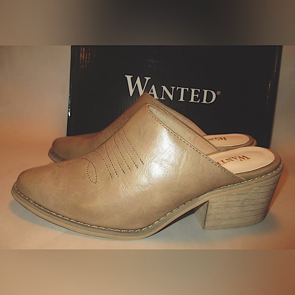 New in Box Wanted Lila Womens Natural 1/4" Stacked Heel Western Mule Slides